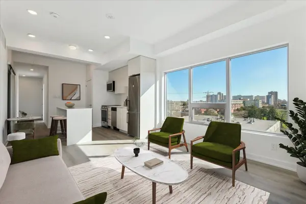 2433 Dufferin ST #701, Toronto W04, ON M6E 3T3