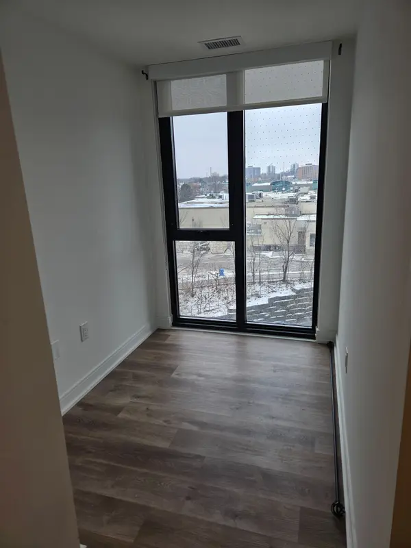 Mississauga, ON L5A 1W4,86 Dundas ST E #320