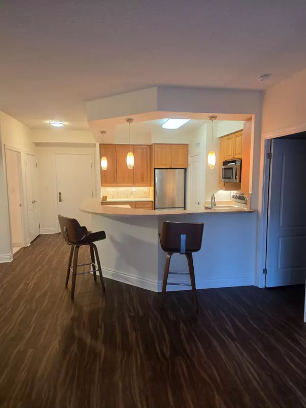 Toronto W08, ON M8X 2Z8,2 Aberfoyle CRES #301