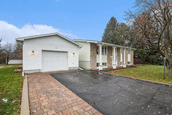 Russell, ON K0A 1W0,2 Castlebeau ST