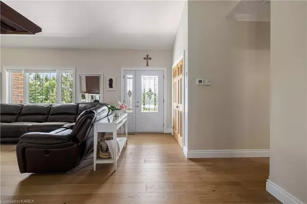 Front Of Leeds & Seeleys Bay, ON K7G 2V4,99 GRAYROCK CRES