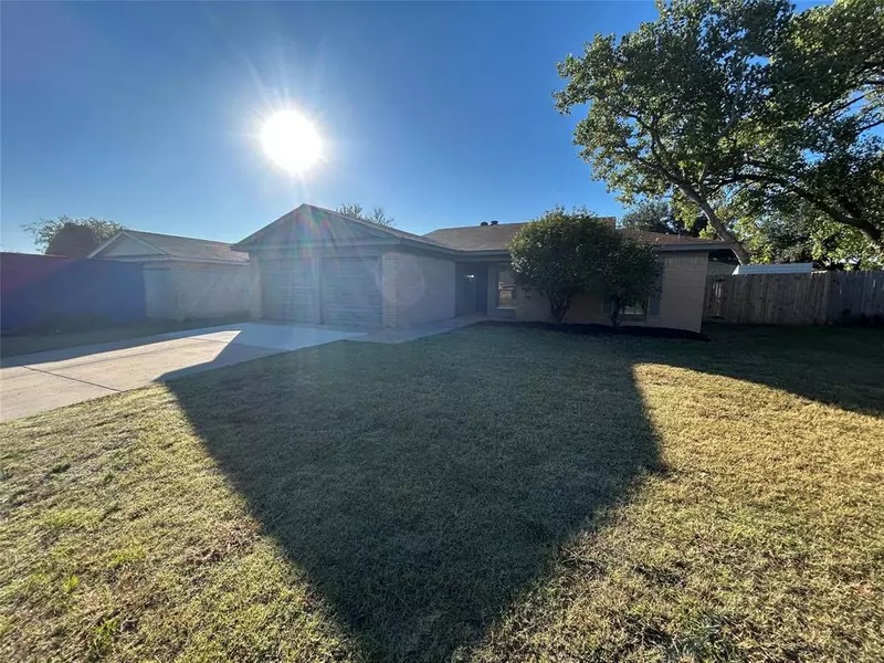 625 Edwards Drive, Saginaw, TX 76179