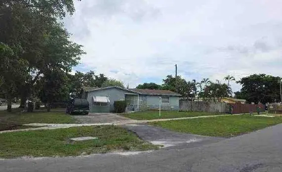Lauderdale Lakes, FL 33309,3451 NW 41st St