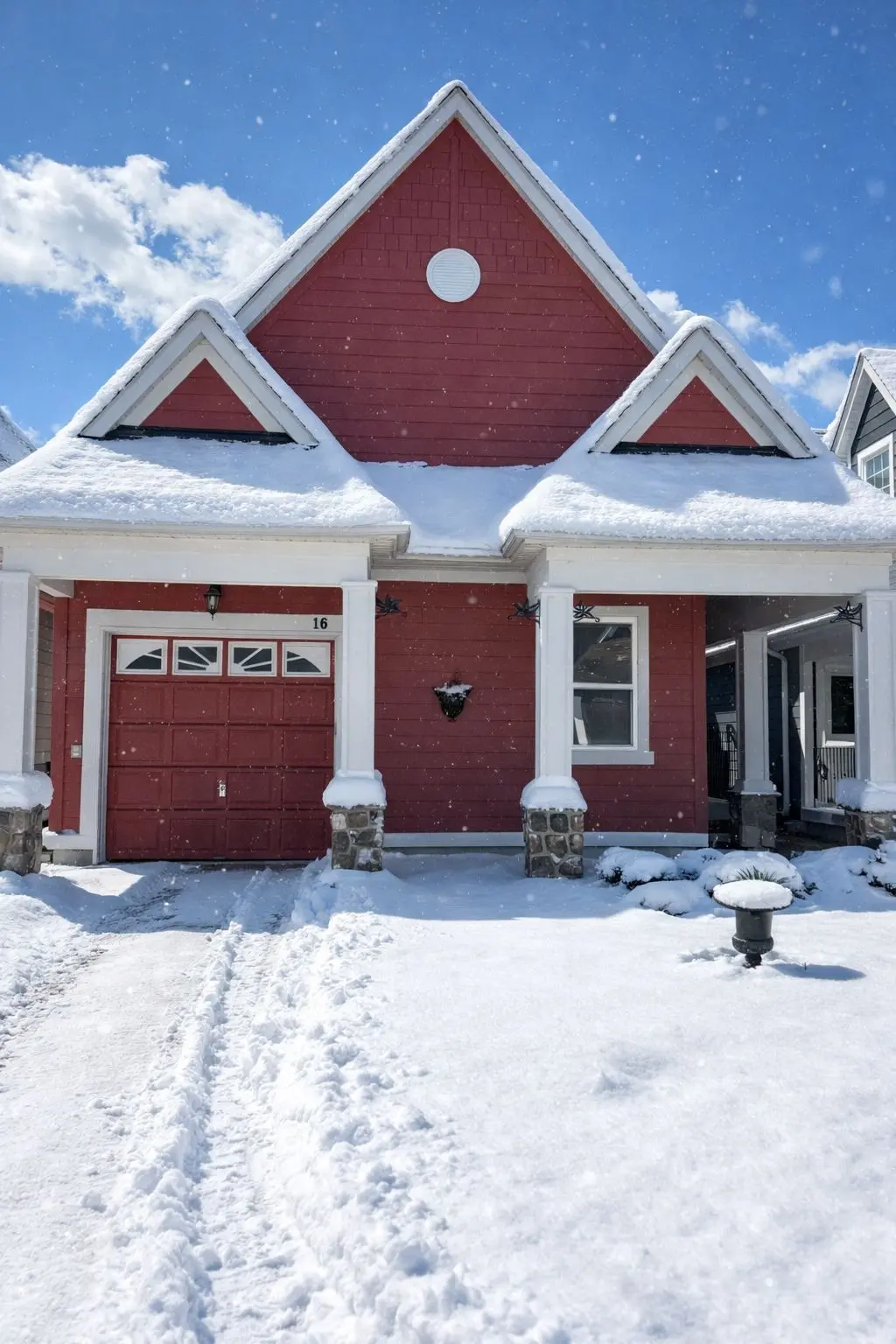 Orillia, ON L3V 8B4,5 Invermara CT #16