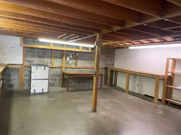 Saanich, BC V8Z 1C2,515 Dupplin Rd #3