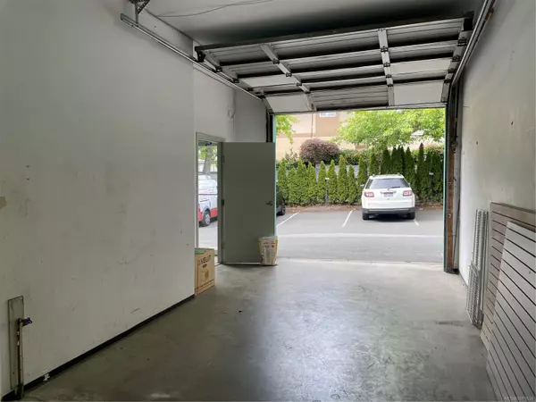 Saanich, BC V8Z 1C2,515 Dupplin Rd #3