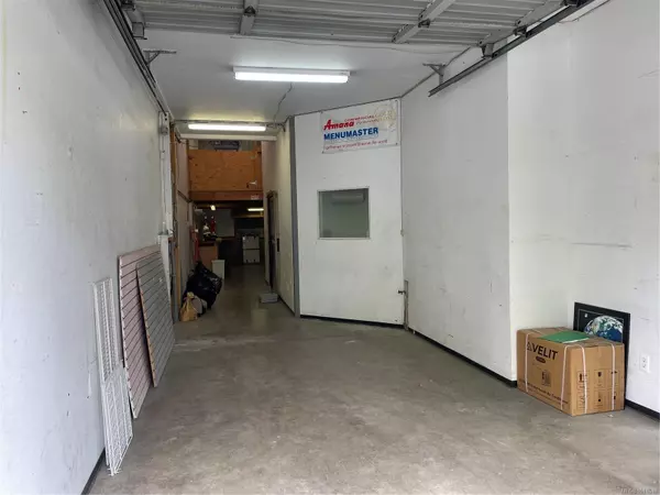 Saanich, BC V8Z 1C2,515 Dupplin Rd #3