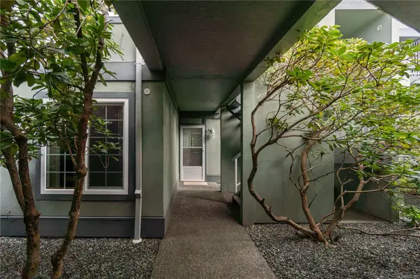 Nanaimo, BC V9R 2R5,320 Selby St #102