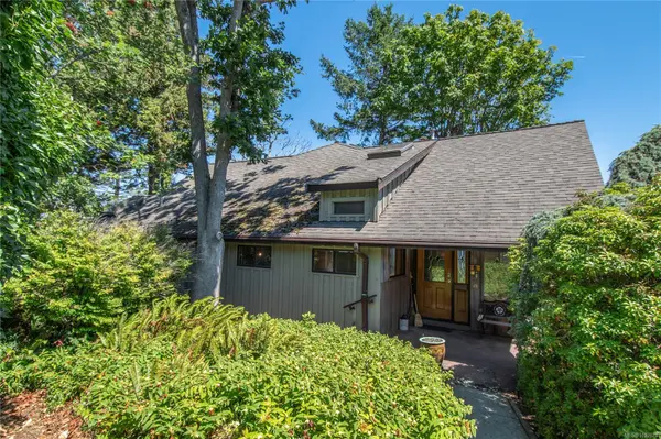 561 & 565 Island Hwy, Campbell River, BC V9W 2B9