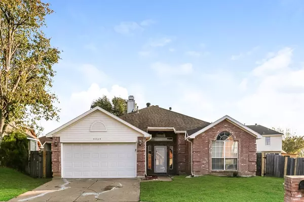 5309 Tennis Villa Drive, Arlington, TX 76017