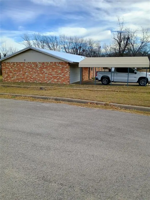 1303 E Boynton Street, Hamilton, TX 76531