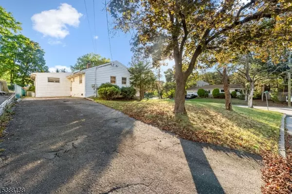 Little Falls Twp., NJ 07424,2 Overlook Ave