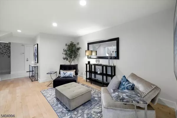 Paramus Boro, NJ 07652,827 Alden Rd