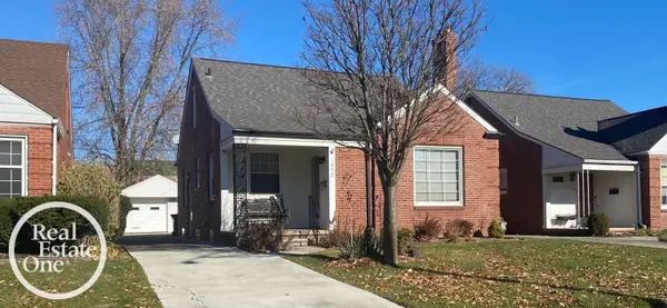 1992 Lennon ST, Grosse Pointe Woods, MI 48236