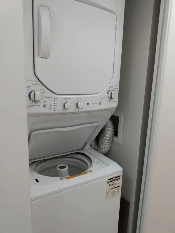 Toronto C01, ON M6J 0C7,36 Lisgar ST #621E