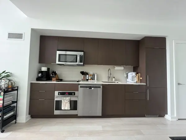 Toronto C01, ON M6K 0B3,5 Hanna AVE #419