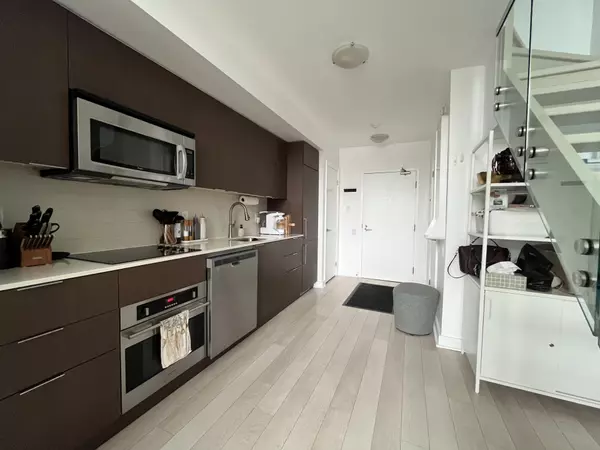 Toronto C01, ON M6K 0B3,5 Hanna AVE #419