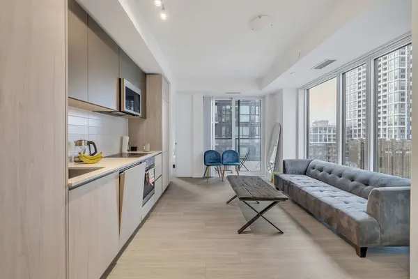 Toronto C01, ON M5V 0W6,8 Widmer ST #1903