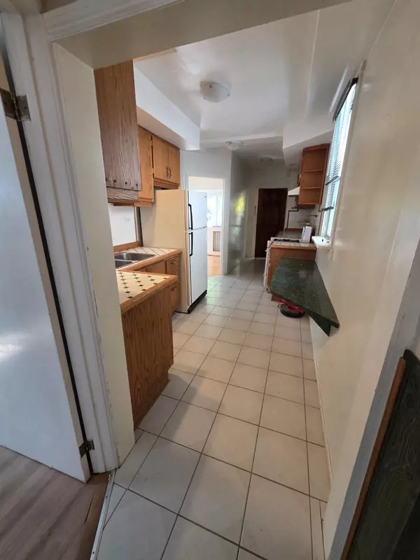 Toronto E03, ON M4C 5J8,160 King Edward AVE