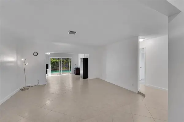 Lauderhill, FL 33313,1420 NW 52 ave