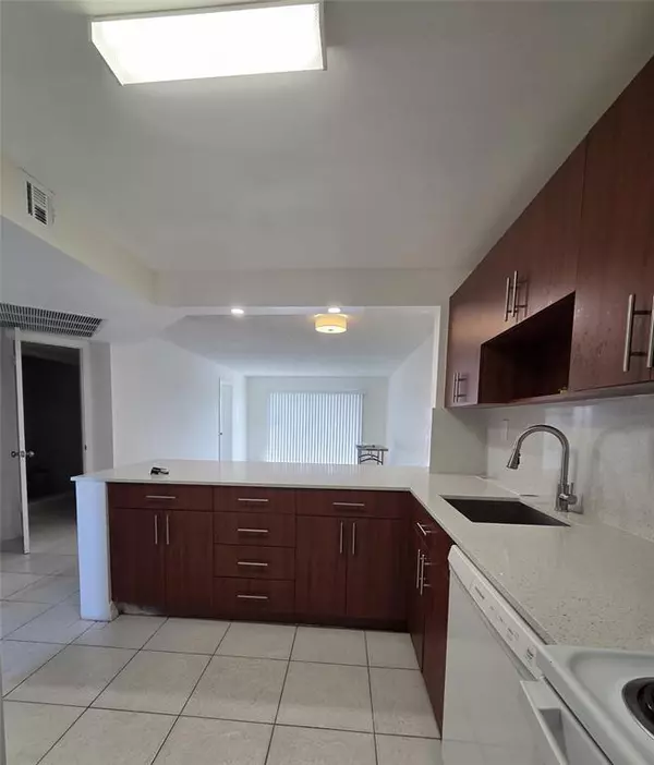 Tamarac, FL 33321,8040 N Colony Cir #105