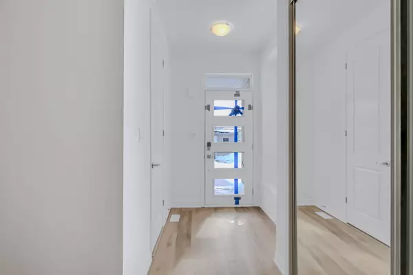 Barrie, ON L9J 0B7,16 Ivory RD