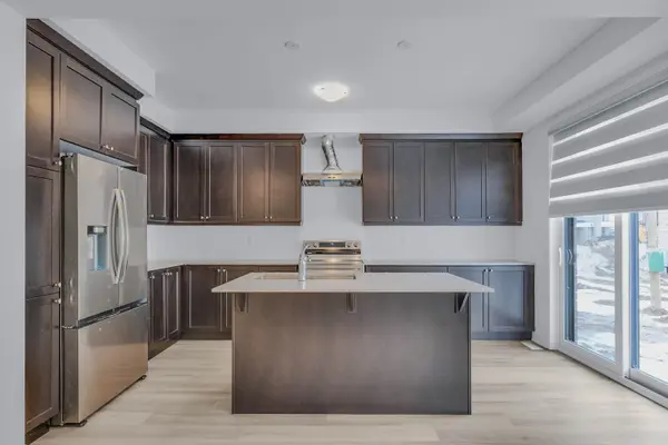 Barrie, ON L9J 0B7,16 Ivory RD