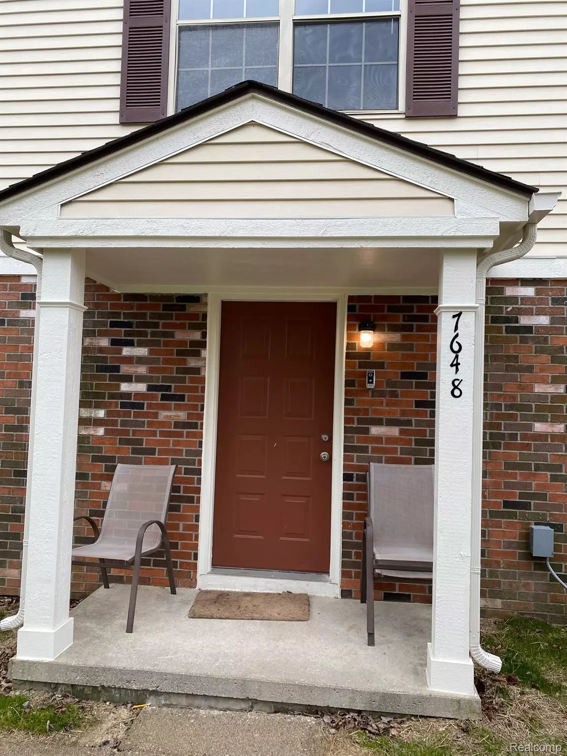 Waterford, MI 48327,7648 WOODVIEW DR