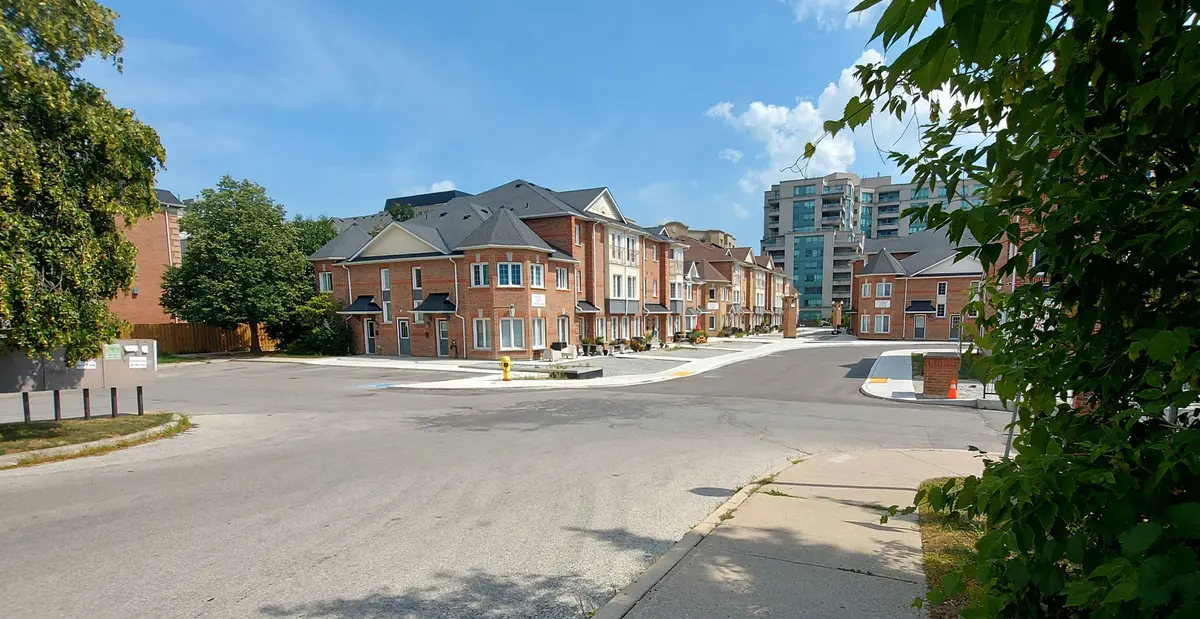 Vaughan, ON L4J 8J7,151 Townsgate DR #3