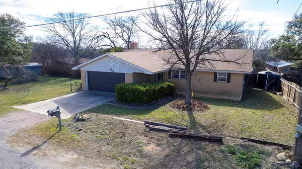 1002 W Wrights Avenue, Comanche, TX 76442