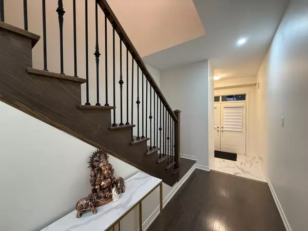 Whitby, ON L1P 0N3,70 FRUITFUL CRES