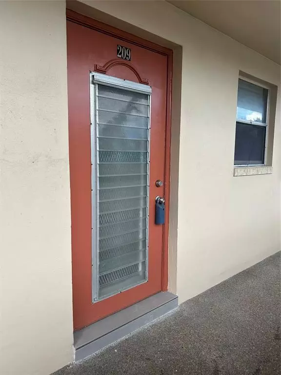 8080 N Sunrise Lakes Dr #209, Fort Lauderdale, FL 33322