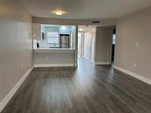 Fort Lauderdale, FL 33322,8080 N Sunrise Lakes Dr #209