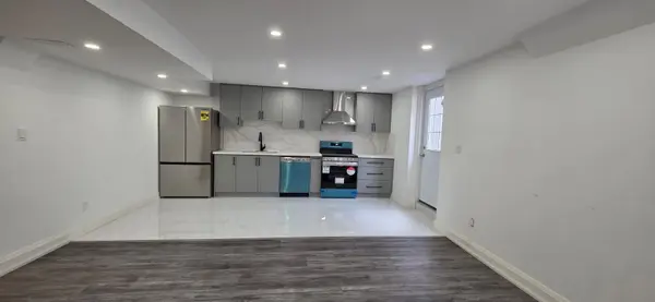 Whitchurch-stouffville, ON L4A 4X5,208 Steam Whistle DR