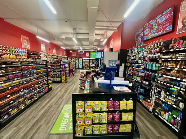 Mississauga, ON L5M 1L5,238 Queen ST S