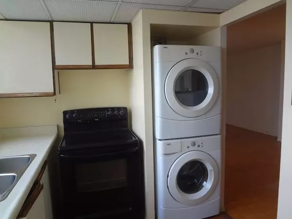 Mississauga, ON L5A 4B8,3700 Kaneff CRES #2106