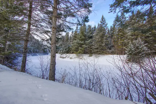 27 Groeger RD, Huntsville, ON P1H 2J4