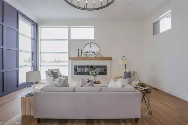 Plympton-wyoming, ON N0N 1E0,3761 Queen ST