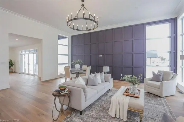 Plympton-wyoming, ON N0N 1E0,3761 Queen ST