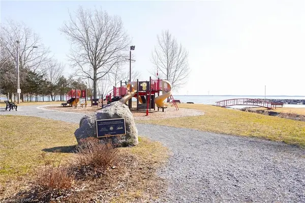 Loyalist, ON K0H 1G0,100 MANOR RD