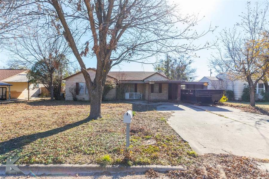 1306 Landon Street, Stamford, TX 79553