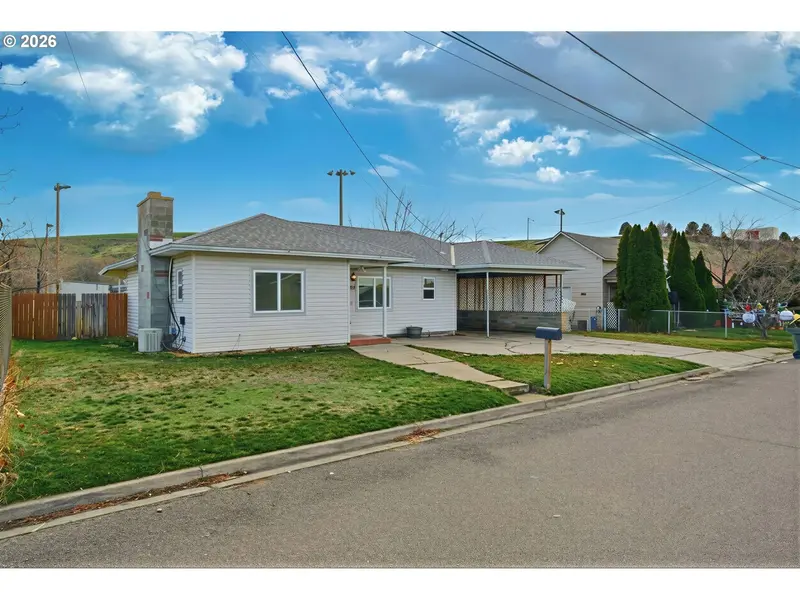 119 CATHERINE AVE, Milton Freewater, OR 97862