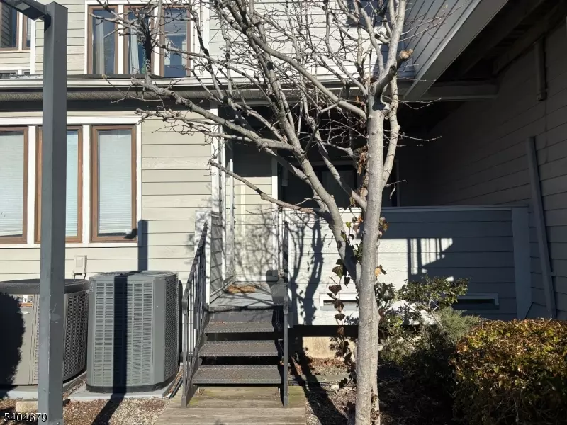 Secaucus Town, NJ 07094,748 Mainsail Ln