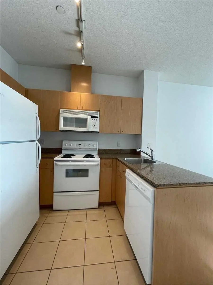 Toronto C01, ON M5V 3R5,361 Front ST W #218