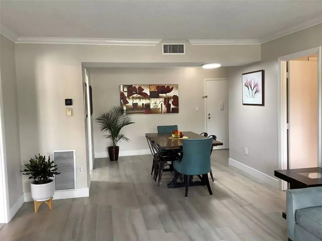 Lauderhill, FL 33319,4174 Inverrary Dr #203