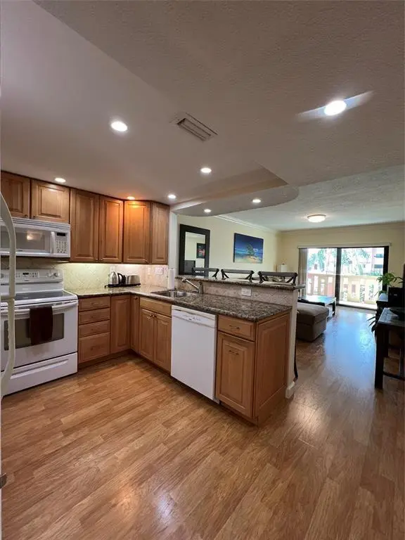 Fort Lauderdale, FL 33315,900 River Reach Dr #222