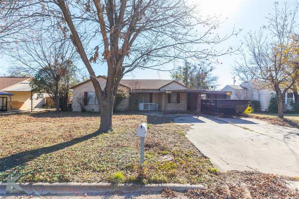 1306 Landon Street, Stamford, TX 79553