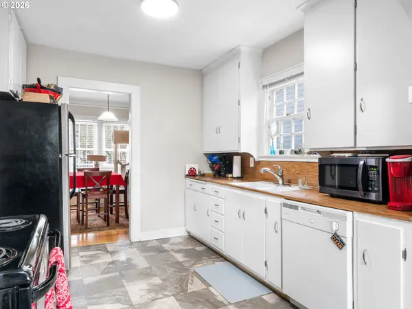 Salem, OR 97301,1564 CENTER ST NE