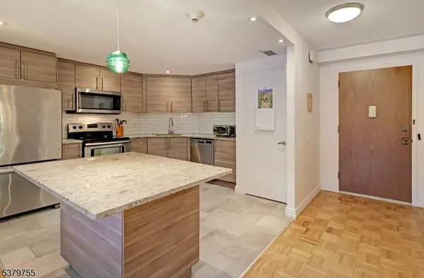 Verona Twp., NJ 07044,2 Claridge Dr. 1FW