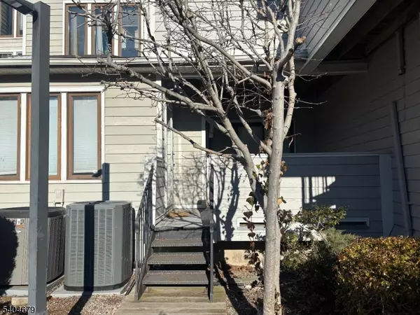 748 Mainsail Ln, Secaucus Town, NJ 07094